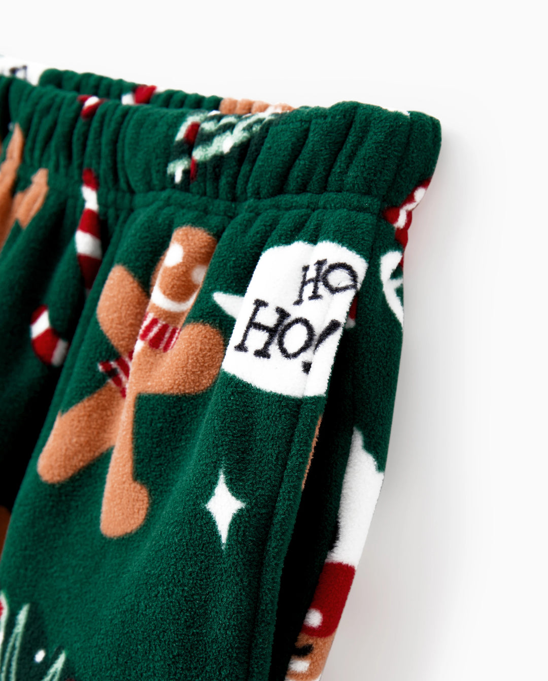 Pijama navideño familiar a juego de polar con hombrecito de jengibre, manga larga y calcetines navideños, color verde oscuro