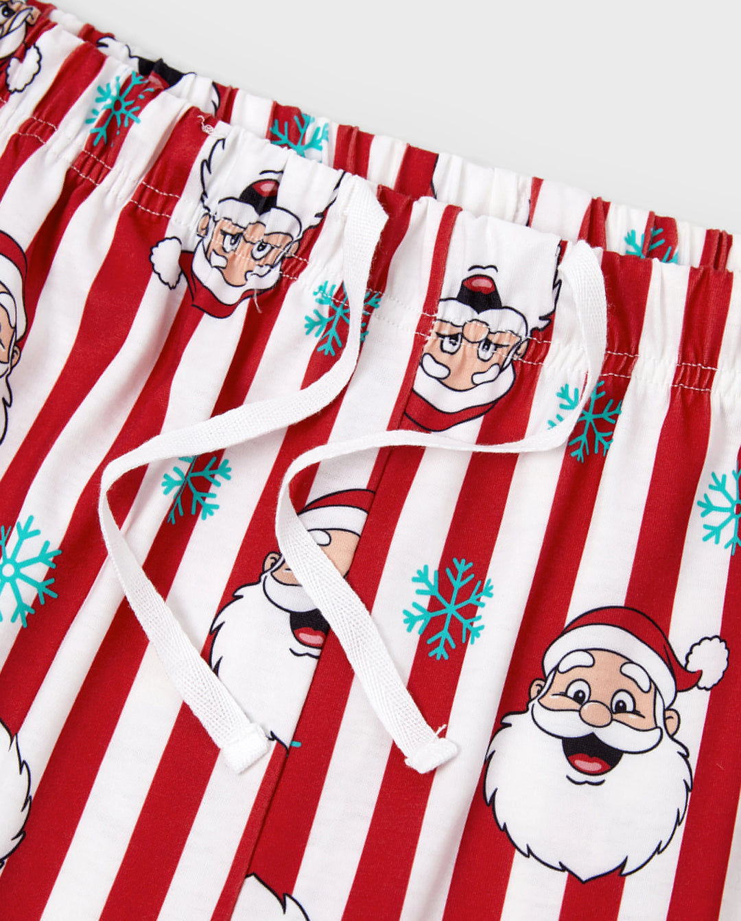 Conjunto de pijama familiar navideño a juego con Papá Noel y copos de nieve, rayas rojas, pijama rojo