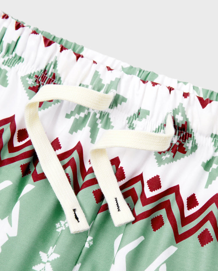 Conjunto de pijama familiar navideño a juego con estampado navideño de copos de nieve y calcetines navideños verde pálido