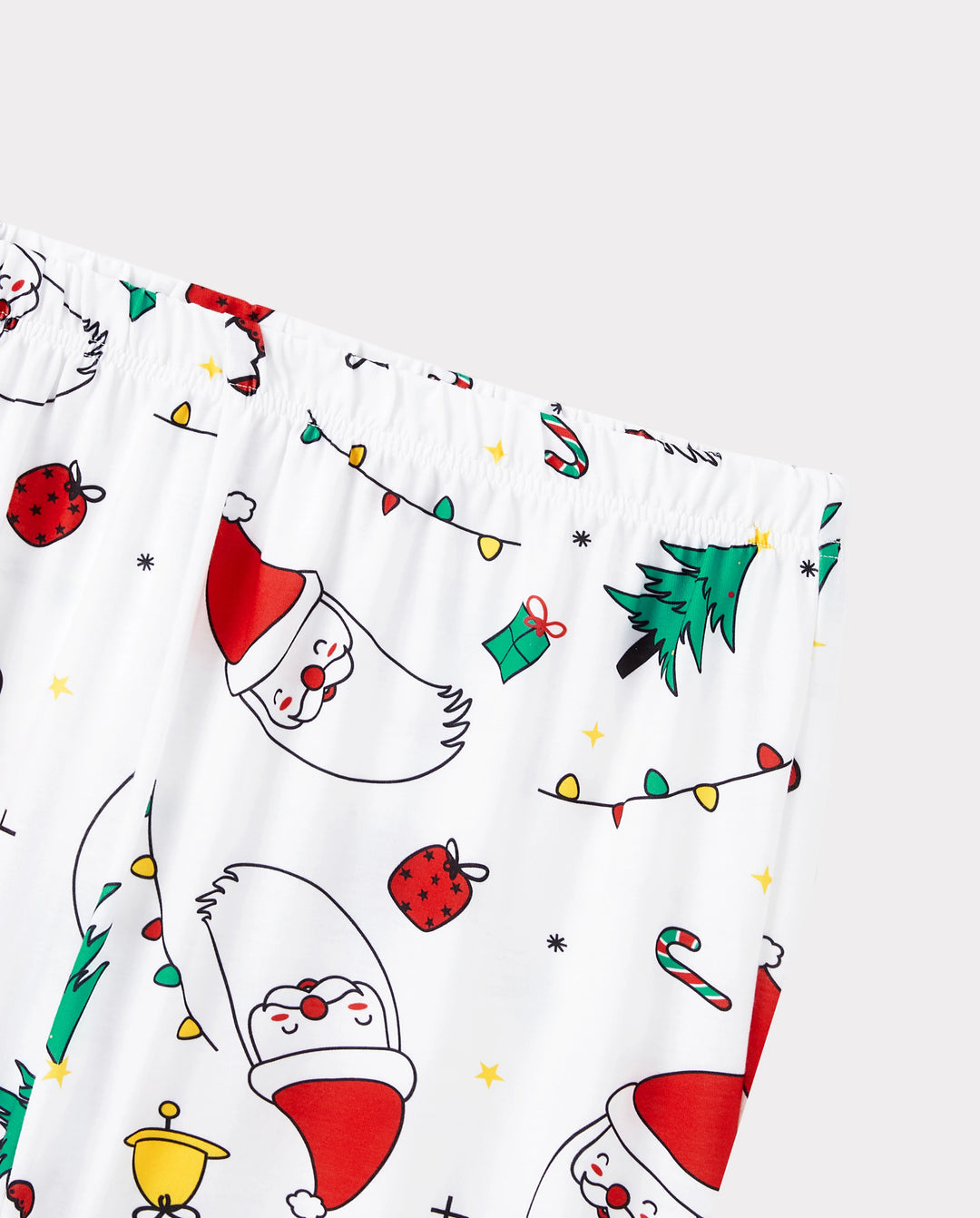 Conjunto de pijama de manga larga con estampado navideño familiar, colorido y festivo, con calcetines navideños blancos
