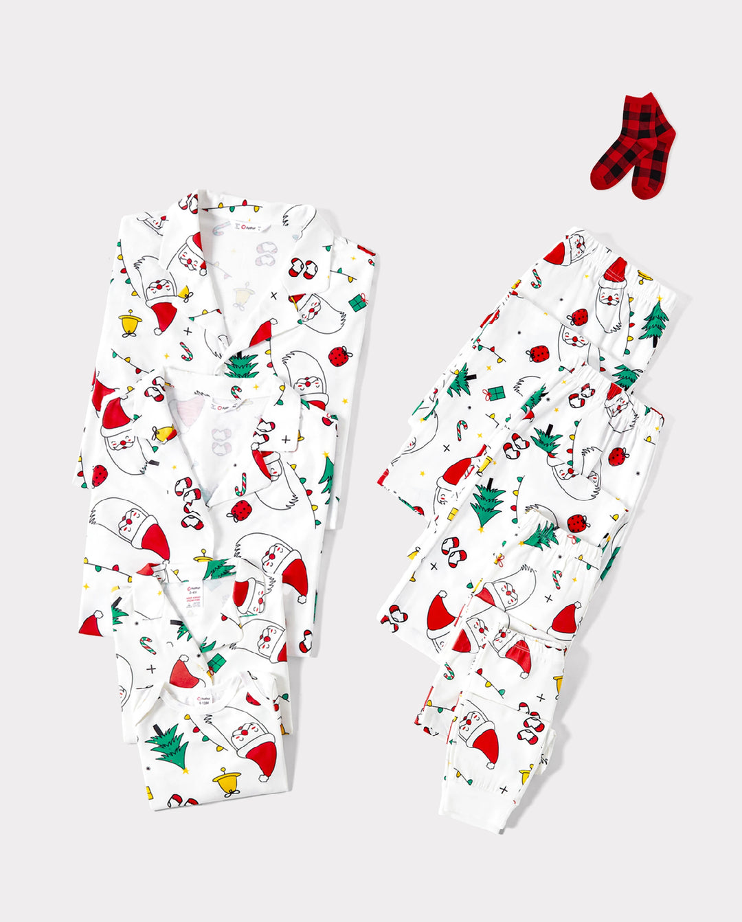 Conjunto de pijama de manga larga con estampado navideño familiar, colorido y festivo, con calcetines navideños blancos
