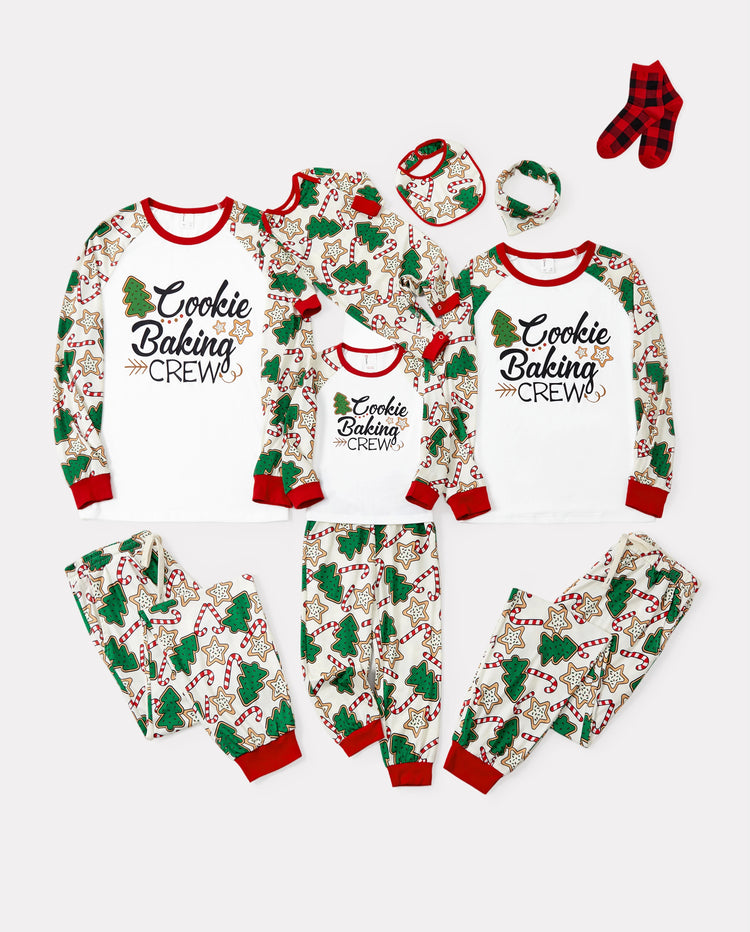 Ensemble pyjama de Noël assorti pour toute la famille, imprimé sapin de Noël rouge et abricot, avec chaussettes de Noël abricot