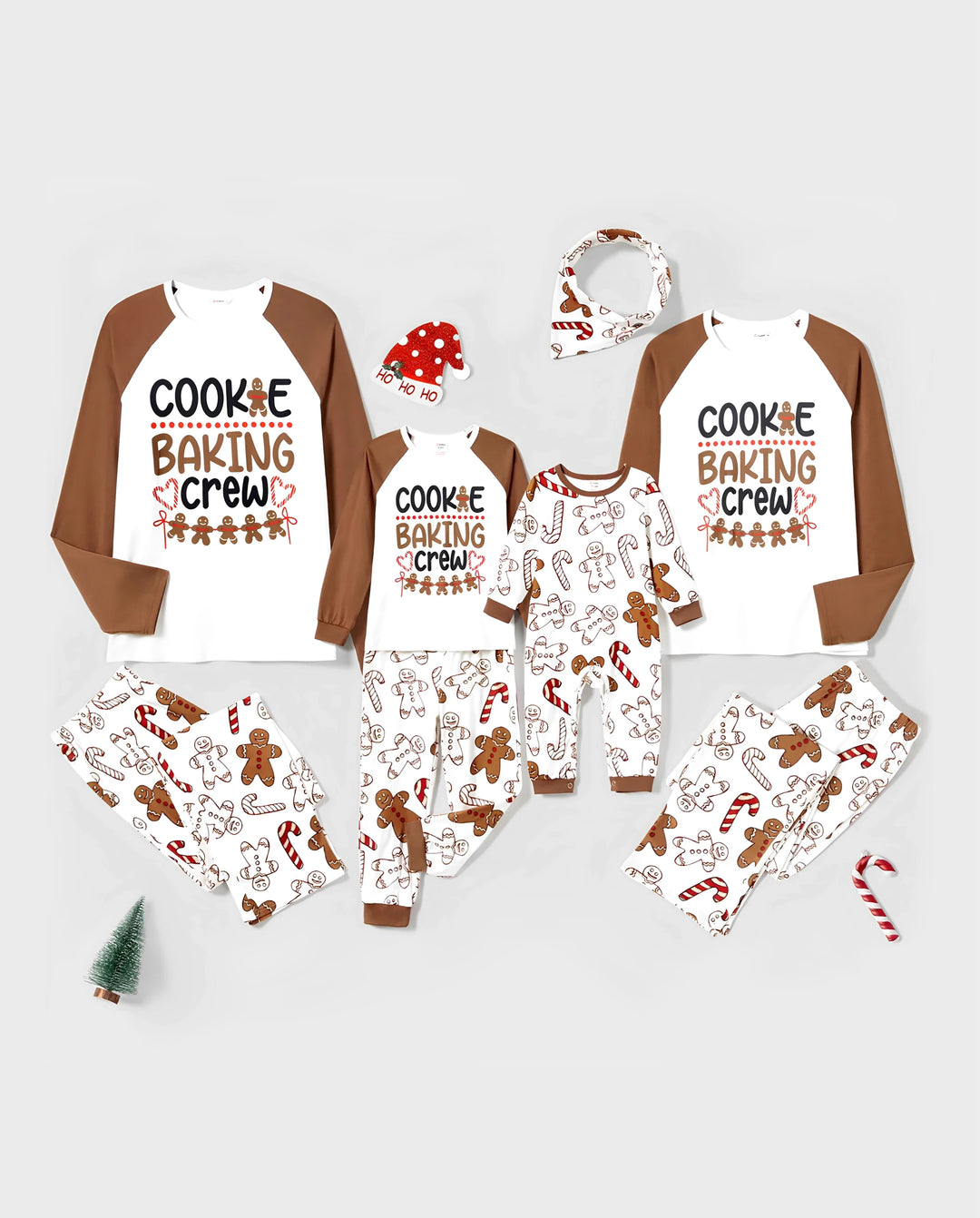 Pijama familiar navideño a juego con letras y hombrecito de jengibre, de manga larga, con calcetines navideños en color caqui.