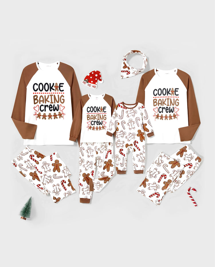 Pijama familiar navideño a juego con letras y hombrecito de jengibre, de manga larga, con calcetines navideños en color caqui.