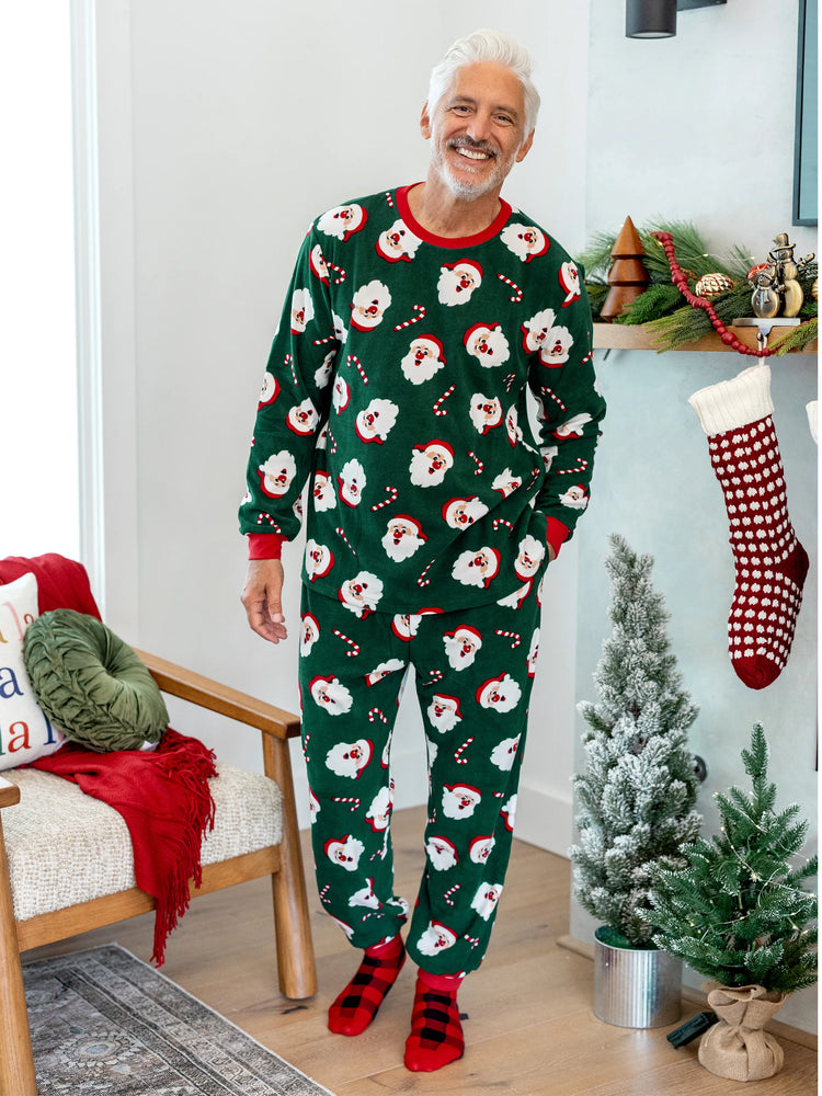 Ensemble de pyjama familial assorti de Noël en polaire, imprimé Père Noël et canne à sucre, avec chaussettes de Noël, vert foncé