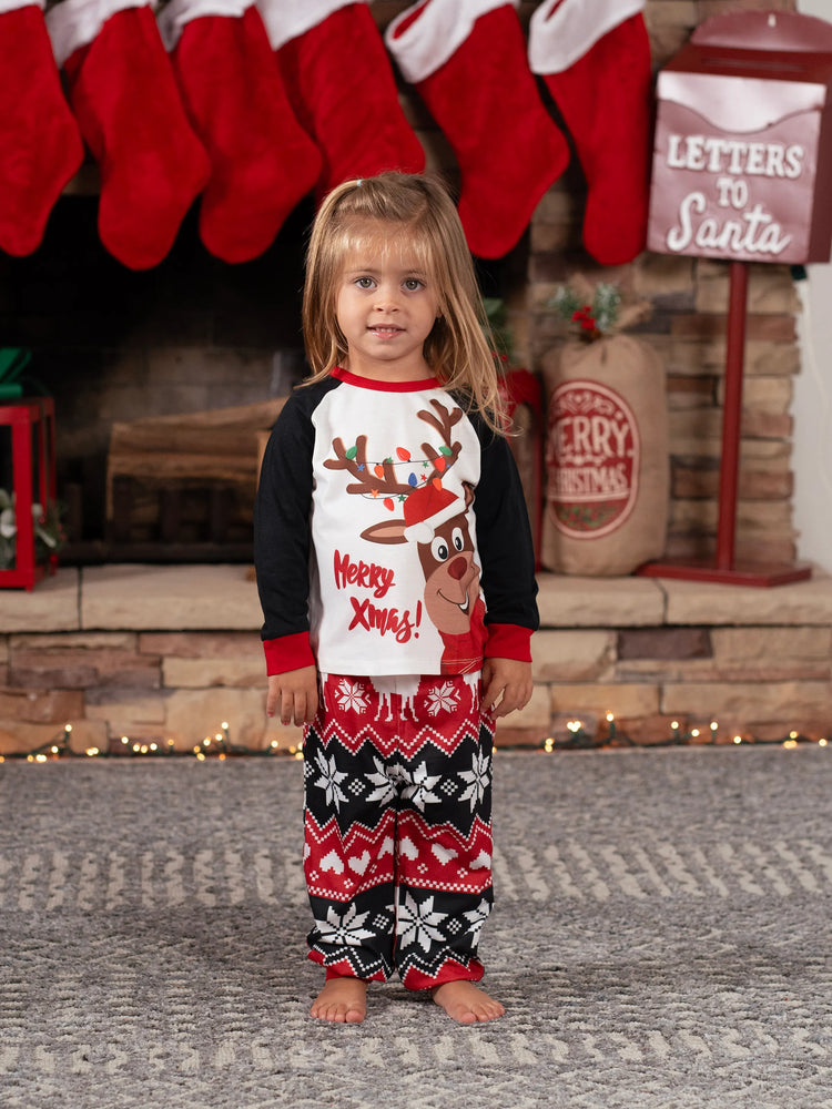 Ensemble pyjama assorti pour toute la famille avec imprimé renne de Noël et chaussettes de Noël noires