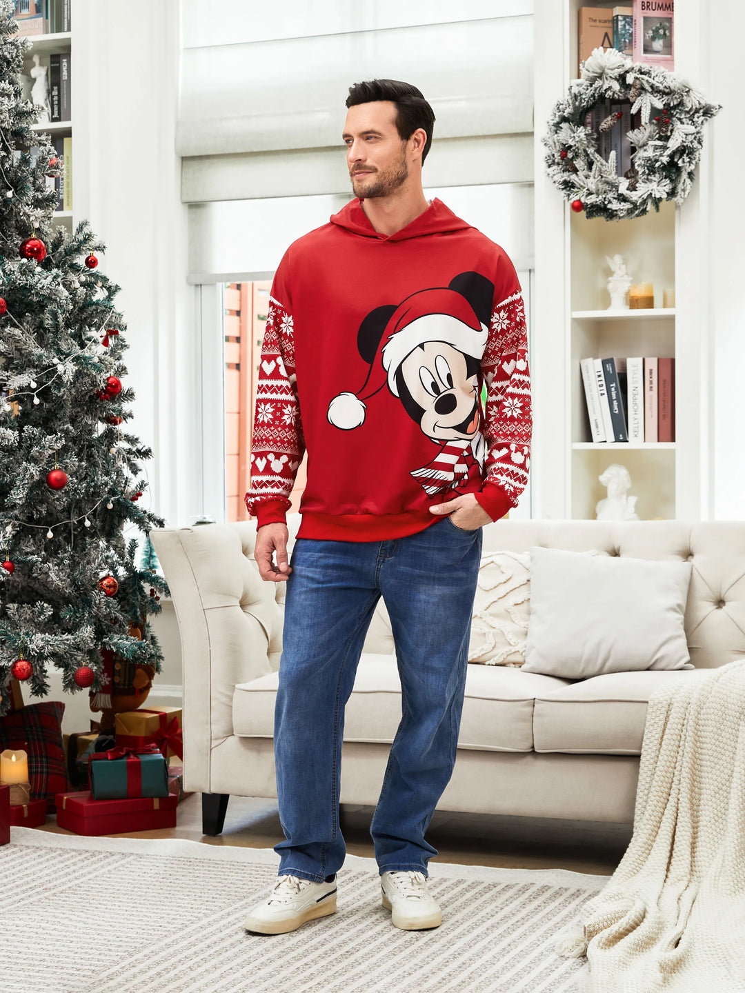 Haut à capuche à manches longues et imprimé personnages de Noël Disney Mickey et ses amis, rouge