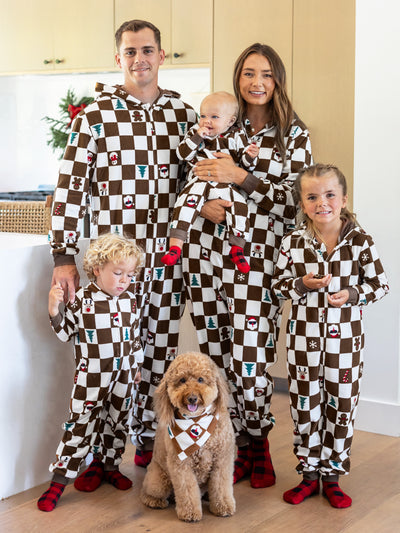 Ensemble de pyjama à capuche en polaire pour toute la famille, combinaison de Noël assortie, motif pain d'épices, imprimé à carreaux, avec chaussettes de Noël, bloc de couleurs