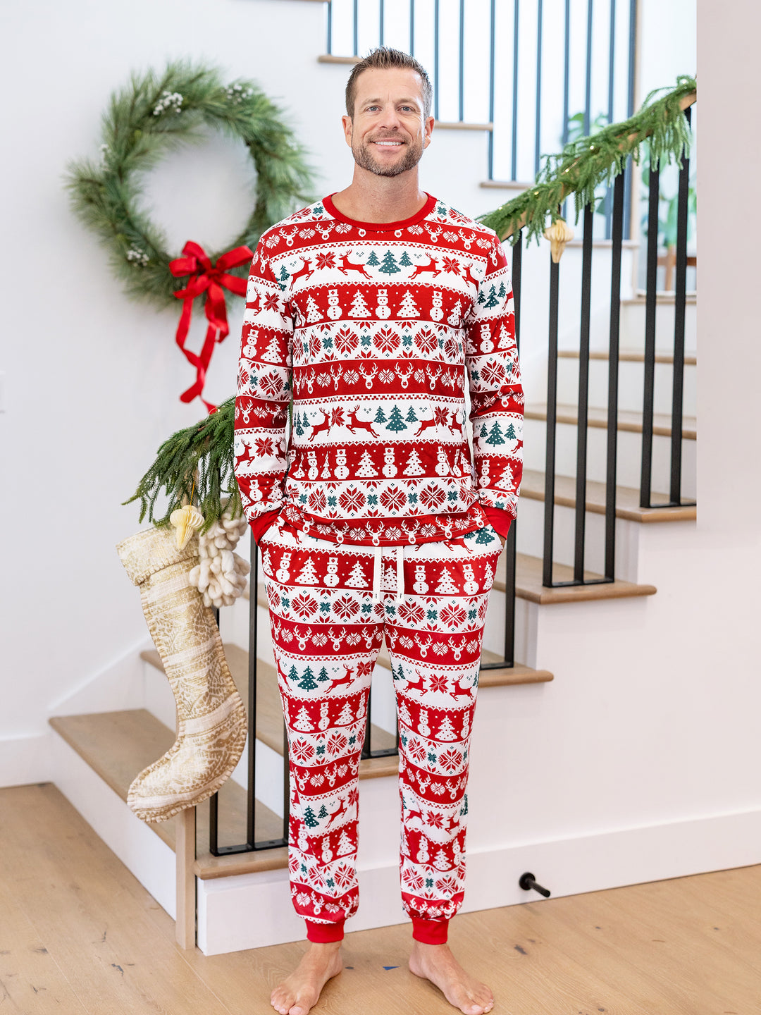 Pijamas navideños familiares a juego con estampado Fair Isle, rojo y blanco
