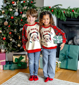 Ce sweat est adorable. Il est très doux et l’image à l’avant est bien placée — pas de fils gênants ni de plastique à l’intérieur. J’ai un enfant très difficile, et il a adoré la douceur du tissu !