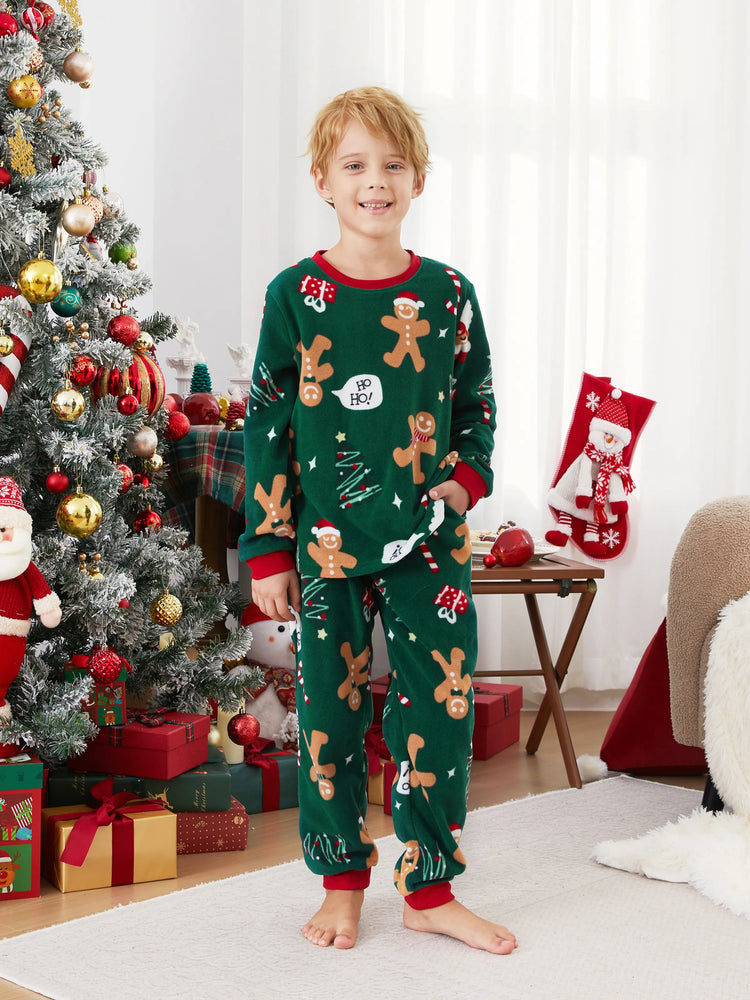 Pyjama de Noël familial assorti en polaire à manches longues et chaussettes de Noël, motif bonhomme en pain d'épices, vert foncé