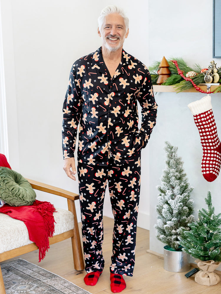 Ensemble pyjama de Noël assorti pour toute la famille, imprimé pain d'épices, noir, avec chaussettes de Noël noires