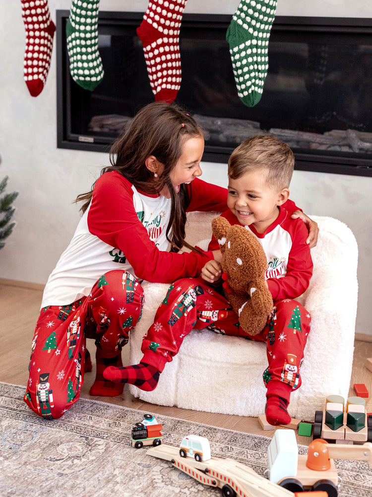Ensemble pyjama de Noël assorti pour toute la famille, imprimé Casse-Noisette et chaussettes de Noël rouges