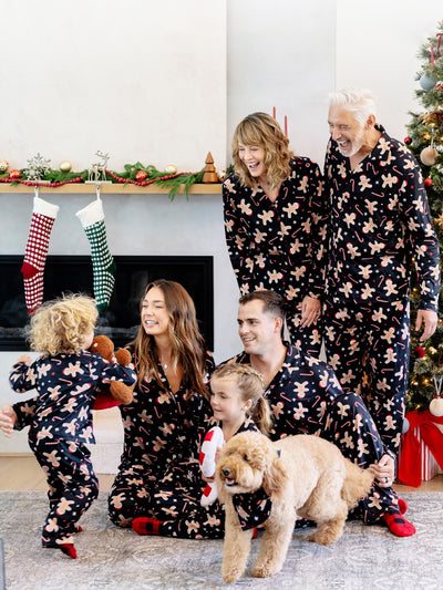 Ensemble pyjama de Noël assorti pour toute la famille, imprimé pain d'épices, noir, avec chaussettes de Noël noires