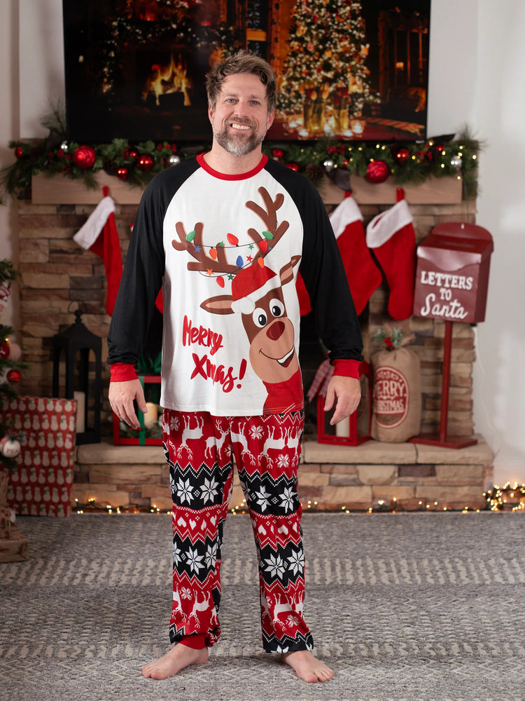 Ensemble pyjama assorti pour toute la famille avec imprimé renne de Noël et chaussettes de Noël noires