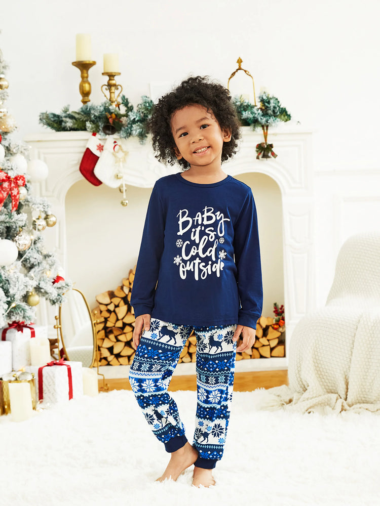 Ensemble pyjama de Noël assorti en mosaïque avec haut et pantalon renne et chaussettes de Noël, bleu foncé