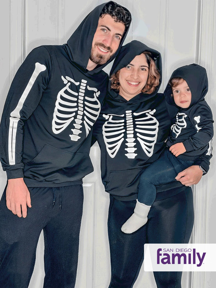 Sweat à capuche à manches longues noir à imprimé squelette phosphorescent pour Halloween, assorti à la famille