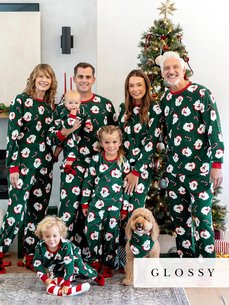 Ensemble de pyjama familial assorti de Noël en polaire, imprimé Père Noël et canne à sucre, avec chaussettes de Noël, vert foncé