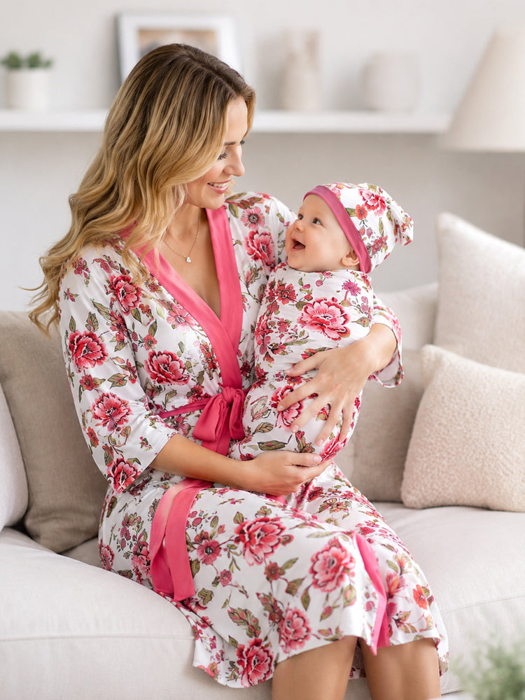Neugeborenen-Bambus-Set für Mama und Mich: Floral Bambus-Bademantel für Mama, Weiche Swaddle-Decke mit Mütze, Sanft & Atmungsaktiv für Neugeborenen-Essentials, Pfirsichrosa