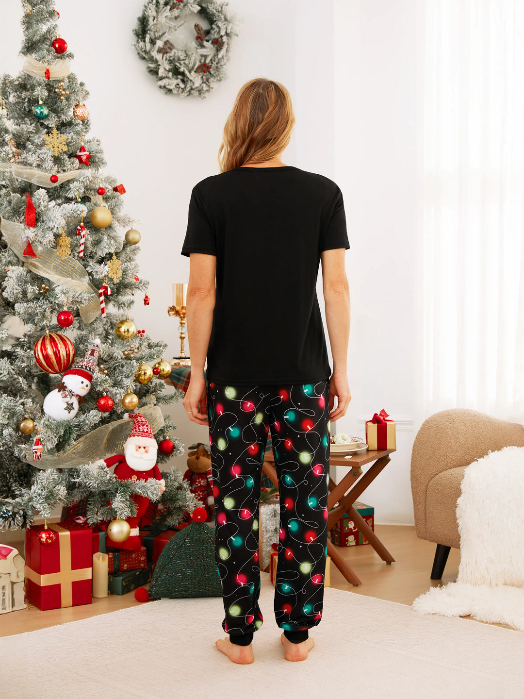 Conjunto de pijama de manga corta con estampado navideño de letras y bombillas festivas a juego para toda la familia, color negro