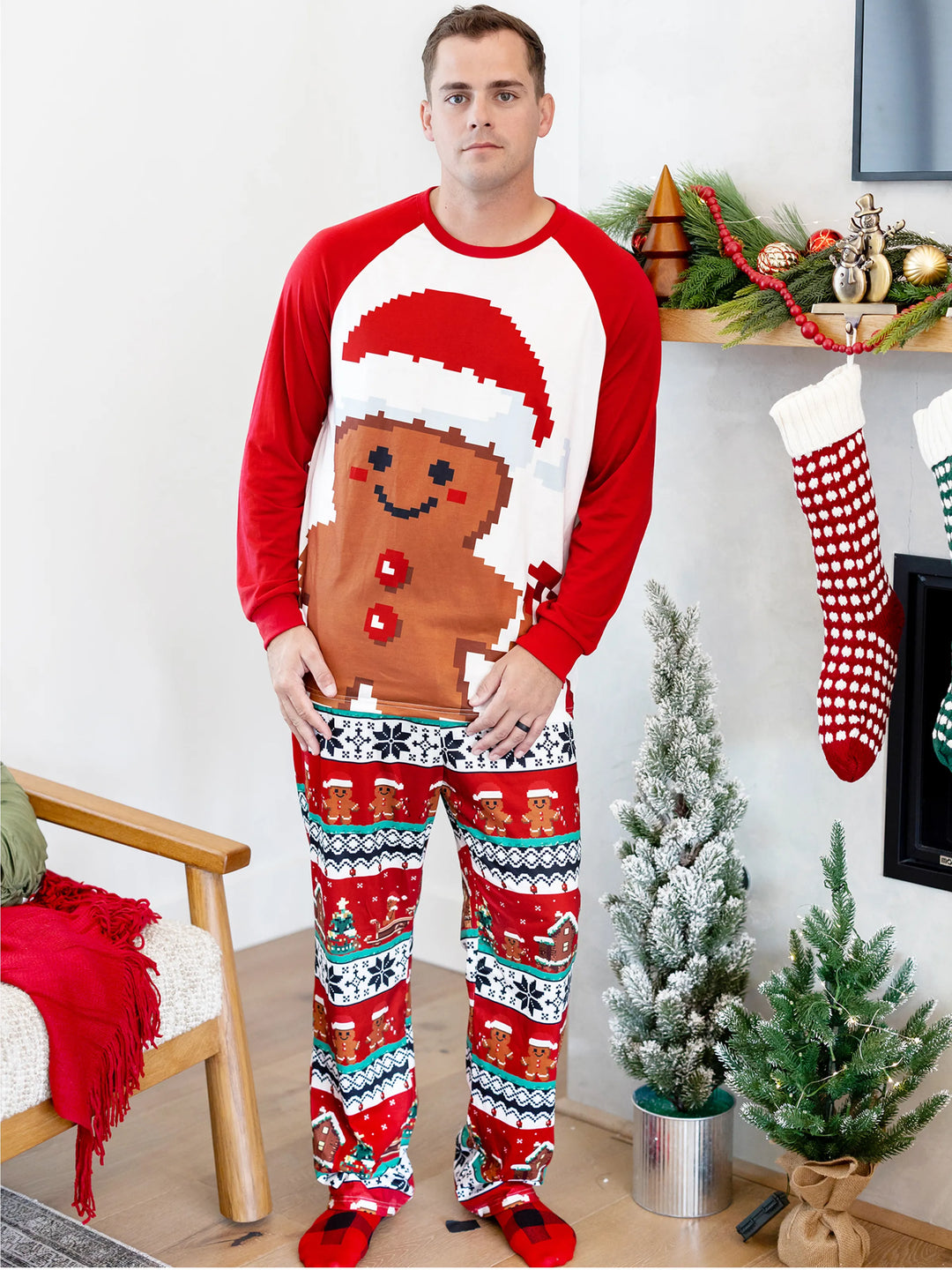 Ensemble pyjama de Noël assorti pour toute la famille, imprimé pain d'épices, manches longues et chaussettes de Noël rouges