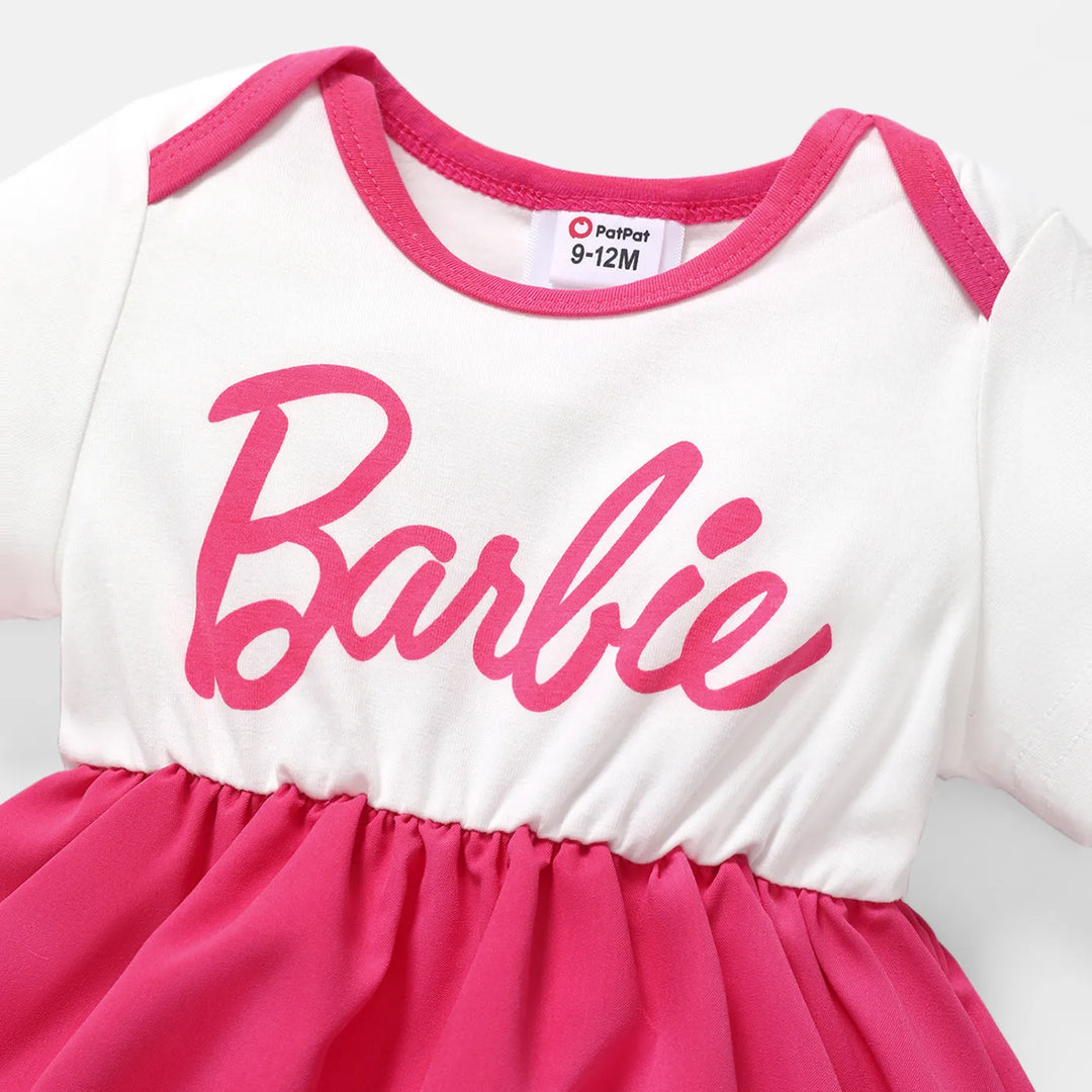 Conjunto de mameluco de Barbie con cinturón y estampado de letras "Mamá y yo" en blanco