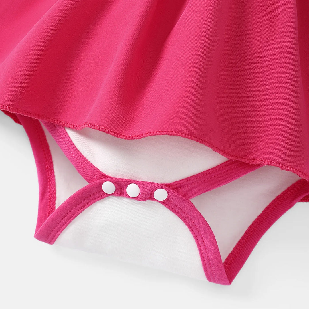 Conjunto de mameluco de Barbie con cinturón y estampado de letras "Mamá y yo" en blanco