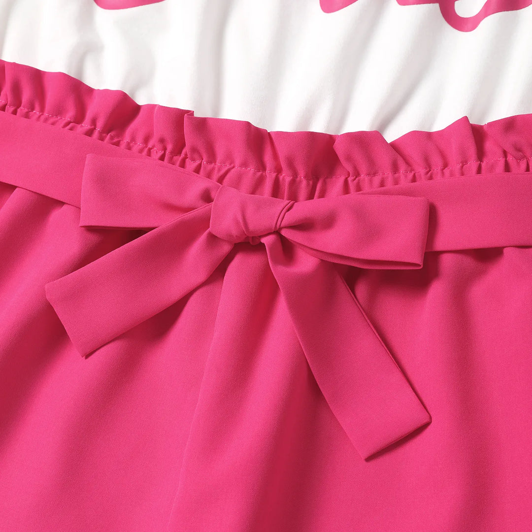 Conjunto de mameluco de Barbie con cinturón y estampado de letras "Mamá y yo" en blanco