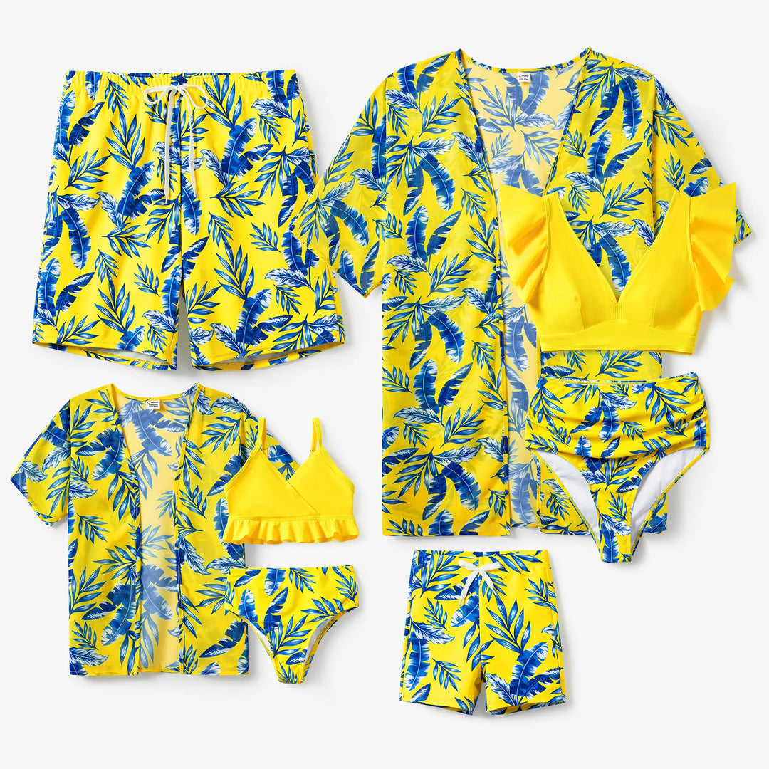 Familientaugliche Badehose mit gelbem Blattprint oder Bikini mit gerüschten Flatterärmeln und optionalem Badeüberwurf gelb