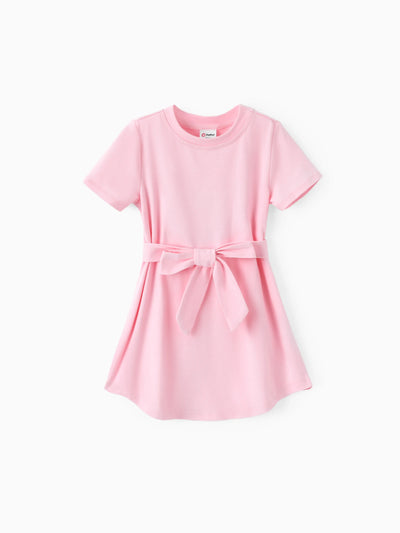 Robe ceinturée à manches courtes et ourlet arrondi pour petite fille, couleur unie, rose clair