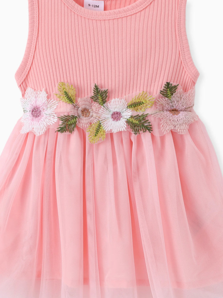 Ensemble 2 pièces pour bébé fille : veste texturée à manches longues et boutons sur le devant, et robe débardeur à empiècements en maille à motif floral, rose