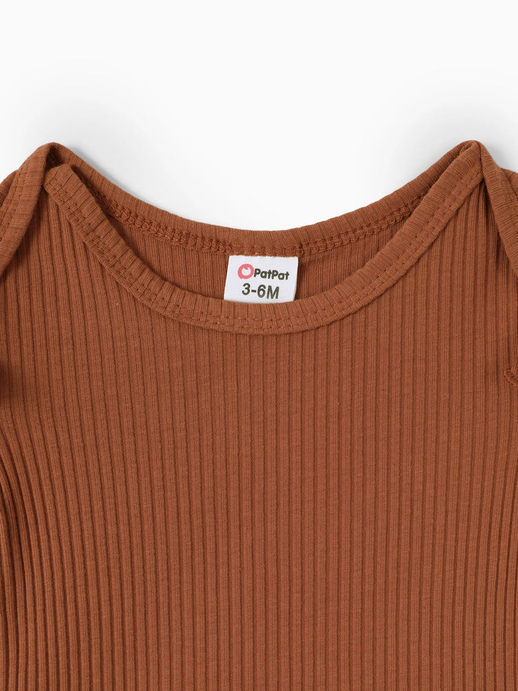 Ensemble 3 pièces pour bébé fille : barboteuse côtelée, short ceinturé et bandeau, marron