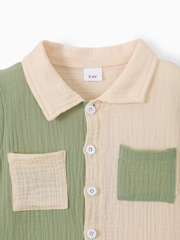 Kleinkind Junge 3-teiliges strukturiertes Revershemd und festes T-Shirt und Shorts Set Farbblock