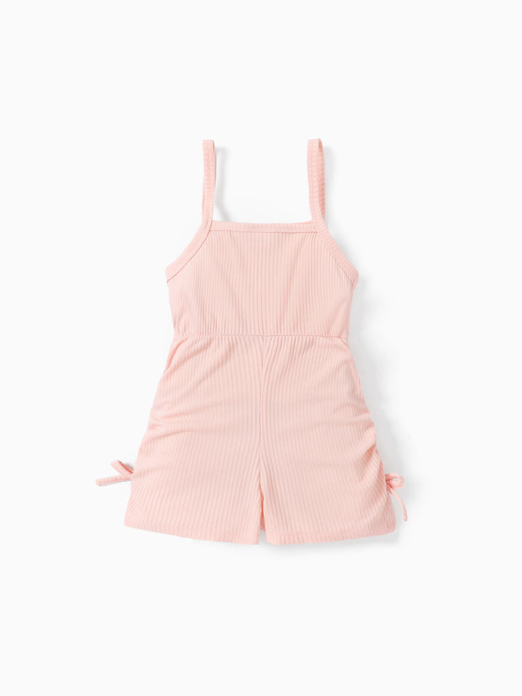 Barboteuse camisole côtelée froncée avec cordon de serrage et imprimé lettre pour petite fille, rose