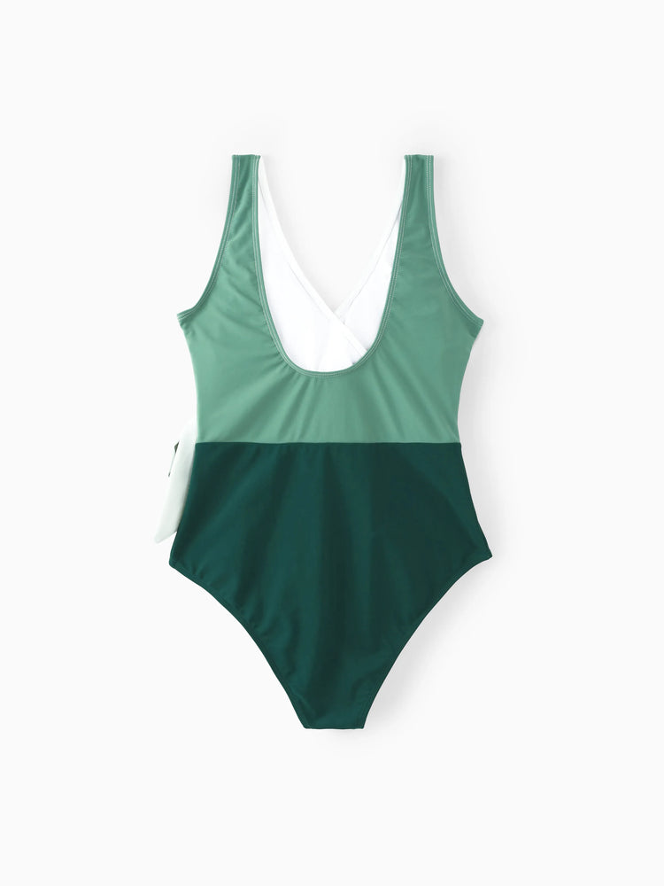 Bañador familiar a juego con bloques de color o traje de baño cruzado con escote en V lateral multicolor