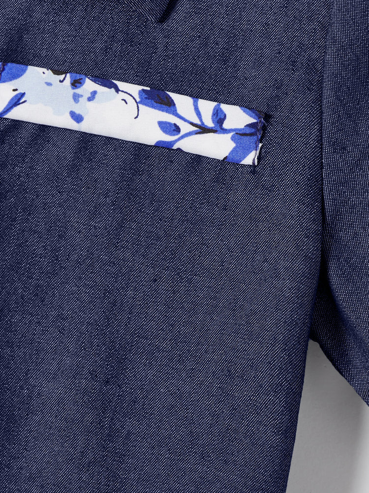 Eleganter Blumenanzug im Familienlook in mittlerer Dicke, kurzen Ärmeln, normaler Passform blau