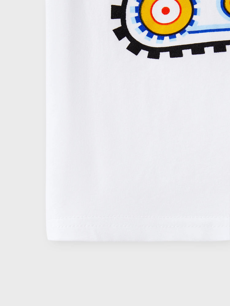 Conjunto de 2 piezas de pantalones cortos vaqueros con diseño de bolsillo y camiseta con estampado de vehículo para niño pequeño, color blanco