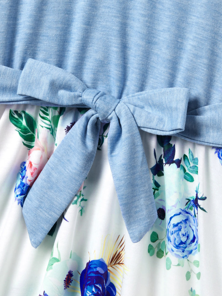 Ensemble familial assorti composé d'un t-shirt à imprimé floral et d'une robe trapèze à ceinture boutonnée et à volants bleu ciel clair