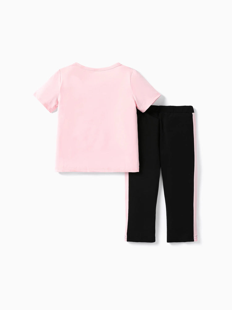 2-teiliges T-Shirt mit Buchstaben-Herz-Aufdruck in Rosa für Kinder und Mädchen im Set mit Capri-Hosen in Farbblock-Optik rosa
