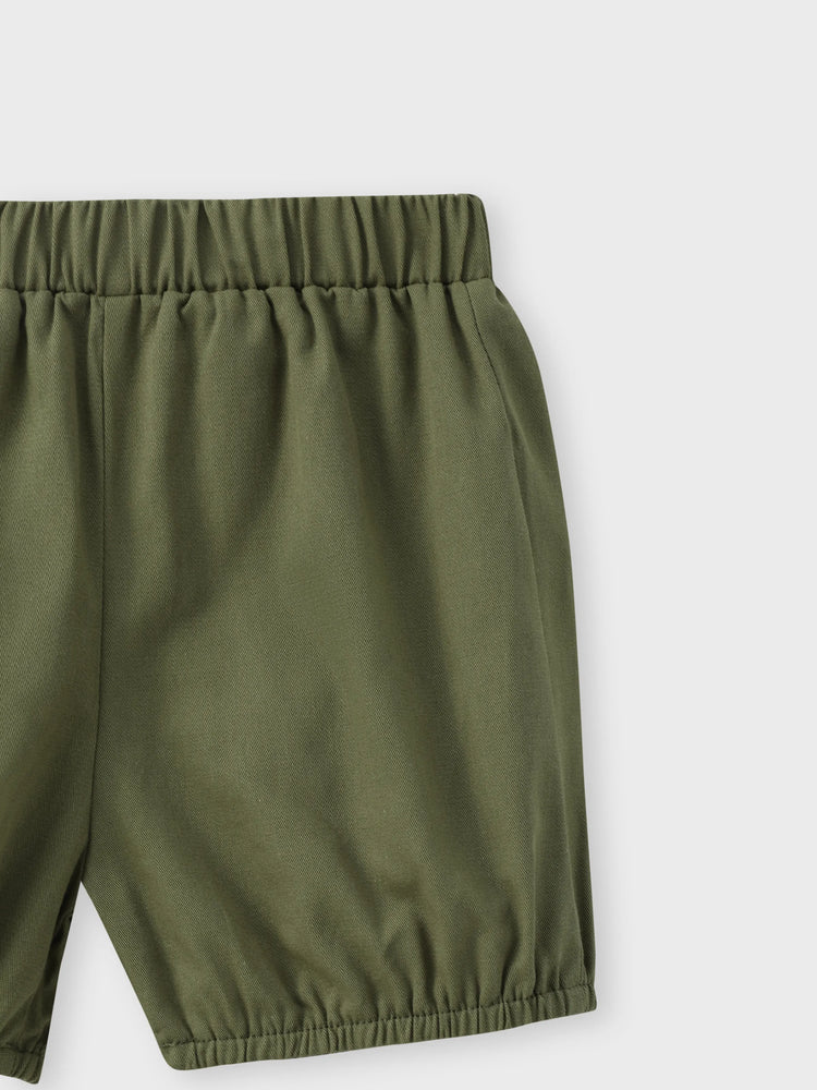 Ensemble 2 pièces pour tout-petit garçon, t-shirt et short cargo à imprimé dinosaure ludique, blanc