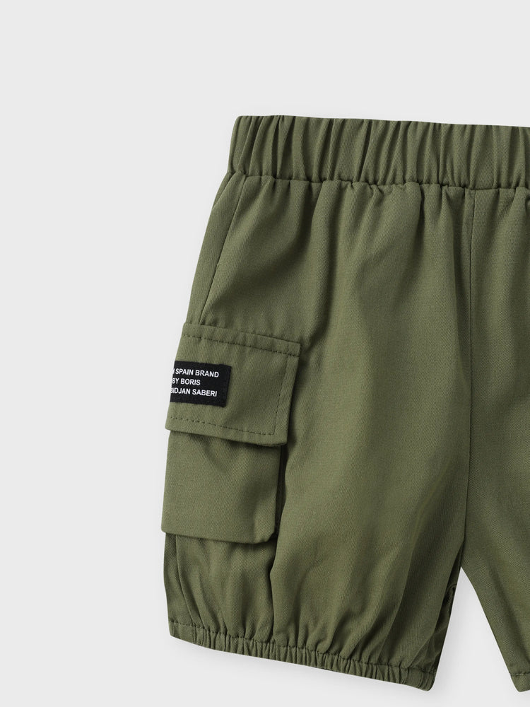 Ensemble 2 pièces pour tout-petit garçon, t-shirt et short cargo à imprimé dinosaure ludique, blanc