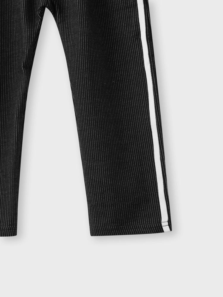 3-teilige Kind Junger Brief Bärendruck weißer Langarm-T-Shirt, Bomberjacke und elastische Hose Set khaki