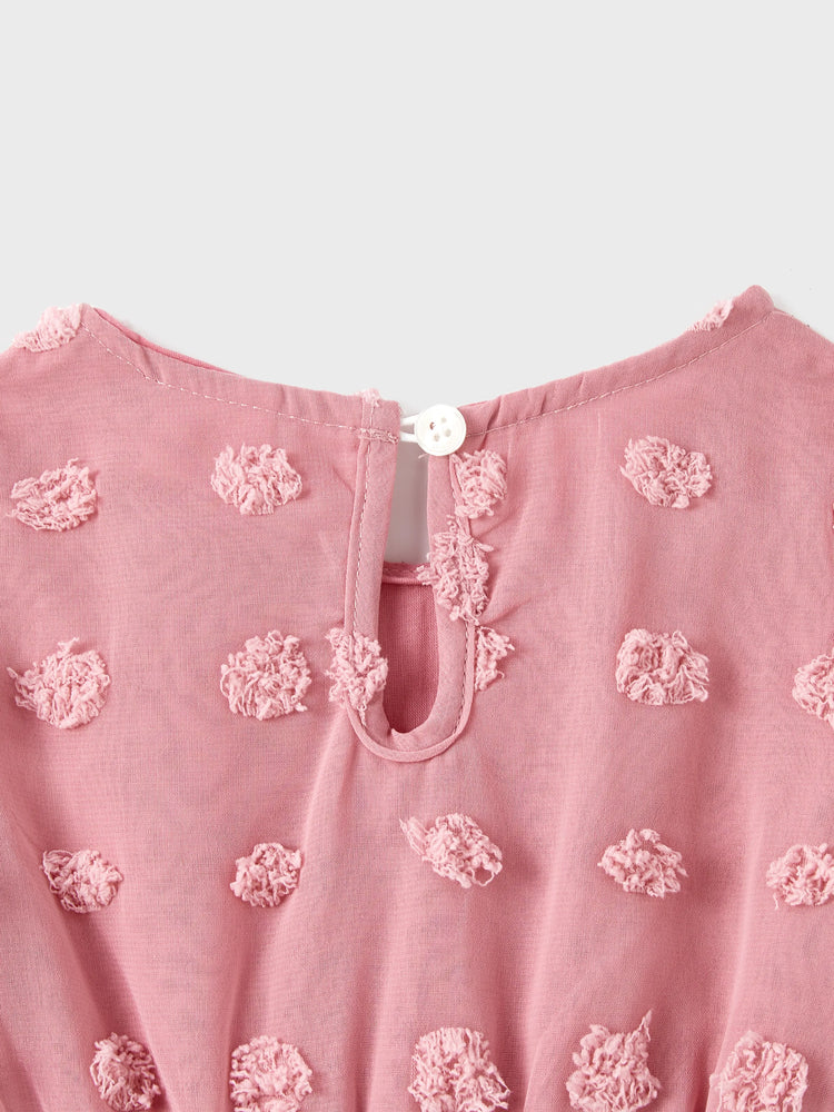 Ensemble familial assorti rose uni à col polo et manches courtes ou robe ceinturée à manches volantées rose