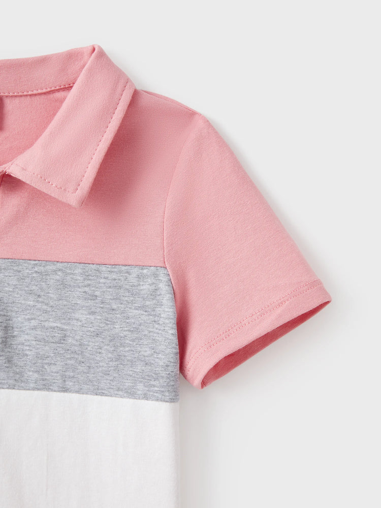 Ensemble familial assorti rose uni à col polo et manches courtes ou robe ceinturée à manches volantées rose