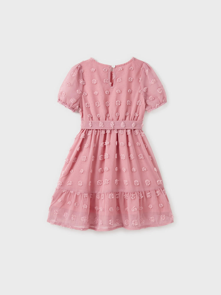 Ensemble familial assorti rose uni à col polo et manches courtes ou robe ceinturée à manches volantées rose