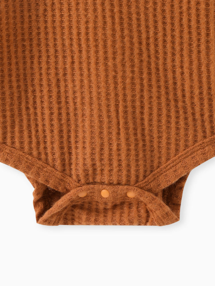 2pcs Solid Waffle Long-sleeve Baby Set Brown