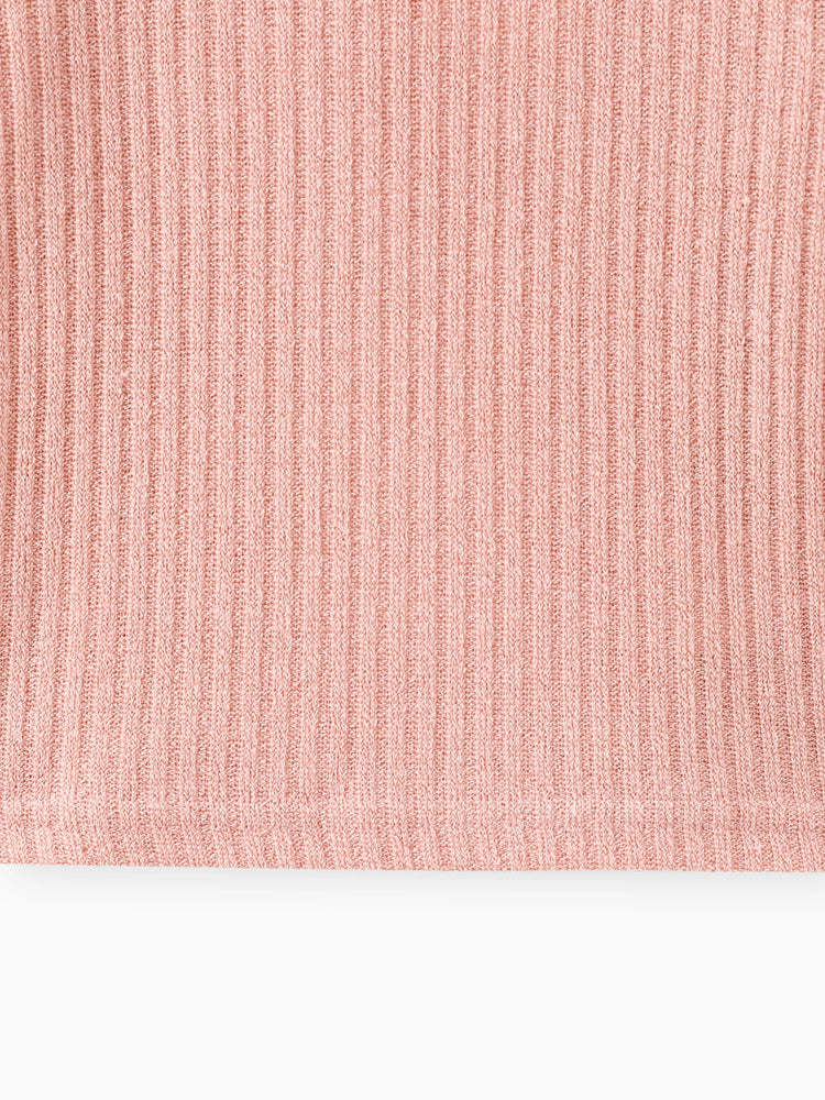 Camiseta texturizada de cuello alto para niña pequeña, color rosa