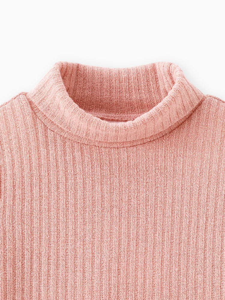 Camiseta texturizada de cuello alto para niña pequeña, color rosa