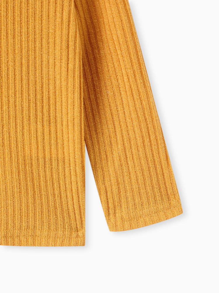 Camiseta texturizada de cuello alto para niño/niña, color jengibre