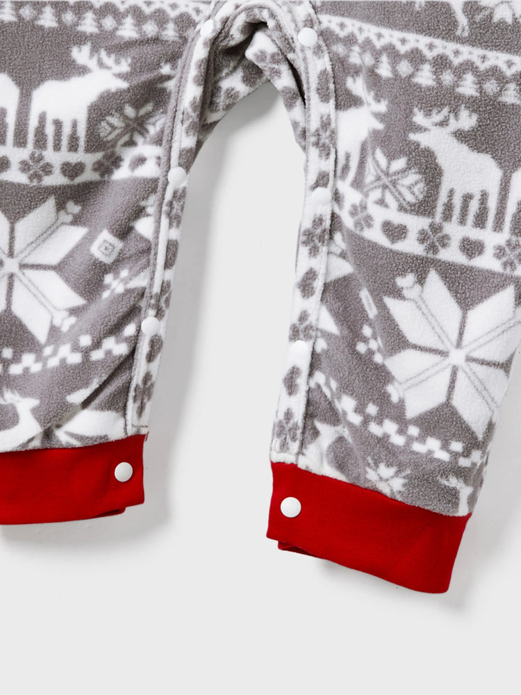 Ensemble pyjama de Noël familial assorti avec lettres brodées, manches longues, capuche et chaussettes de Noël blanches